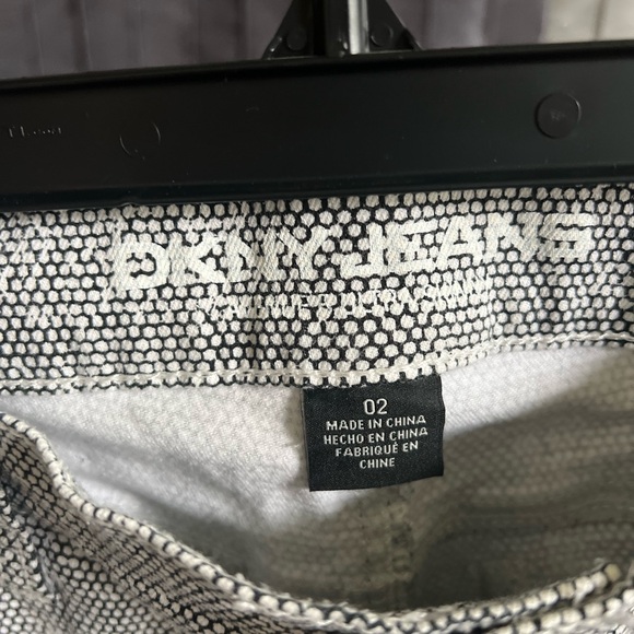 Black and White DKNY Jeans - Picture 4 of 8